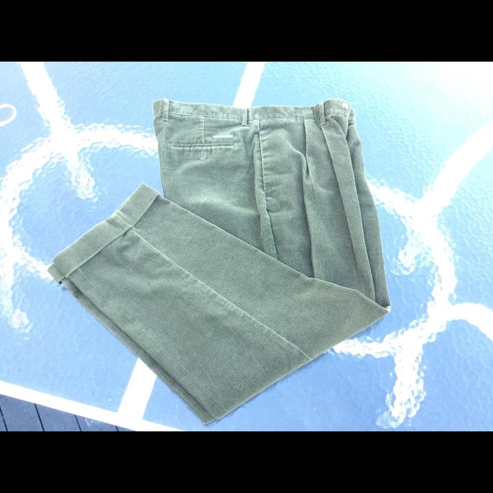 Men’s pleated Cuffed Cordorys